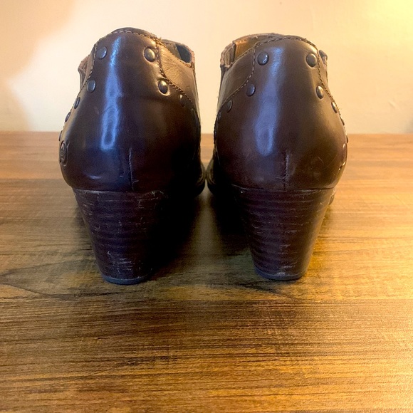 Born Chattel Brown Leather Studded Heeled Ankle Boots Size 9.5 - Picture 4 of 11